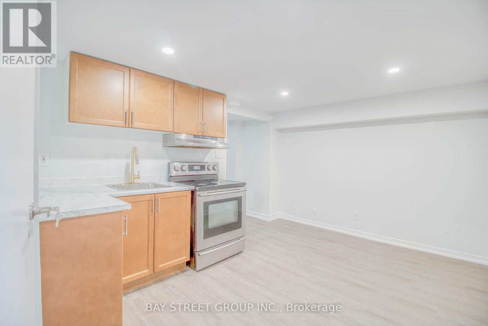 65 DAVIS ROAD Image 32