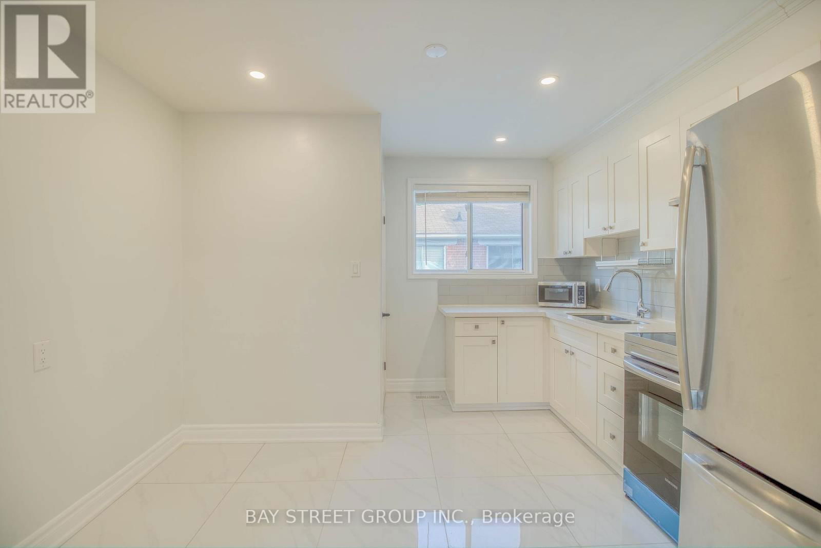 65 DAVIS ROAD Image 9