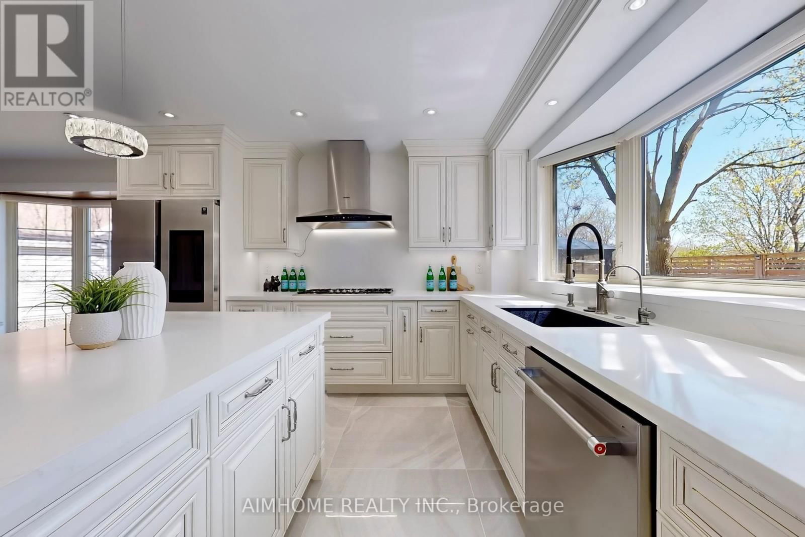 24 TILMAN CIRCLE Image 11