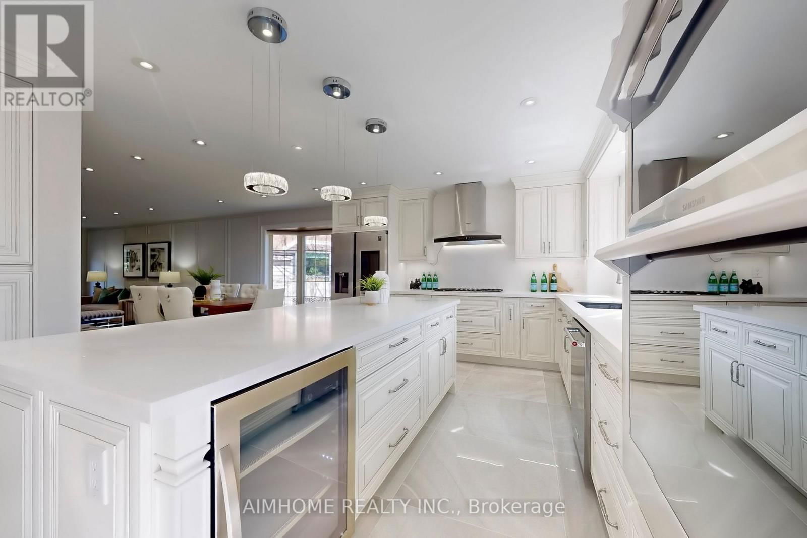 24 TILMAN CIRCLE Image 12