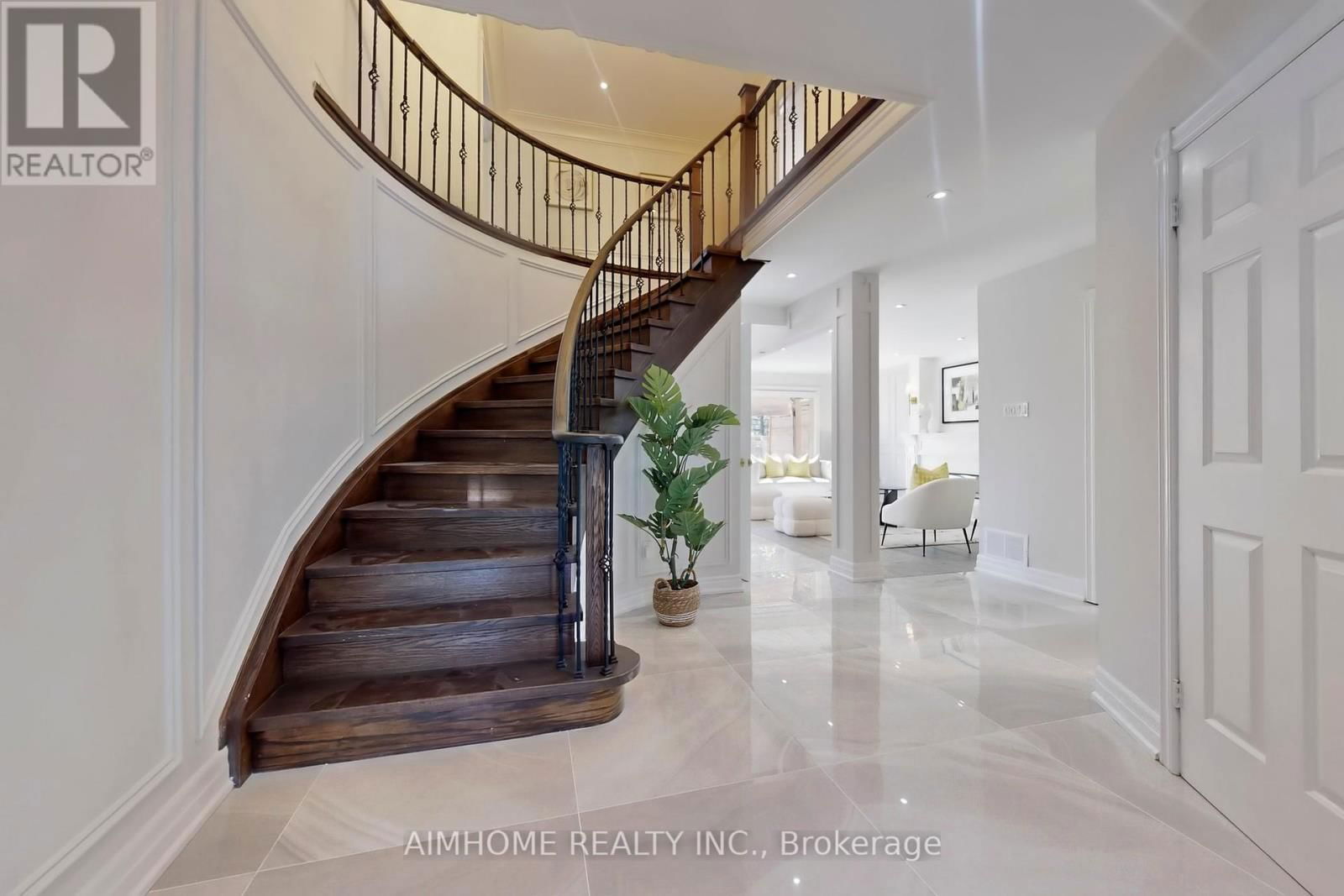 24 TILMAN CIRCLE Image 21