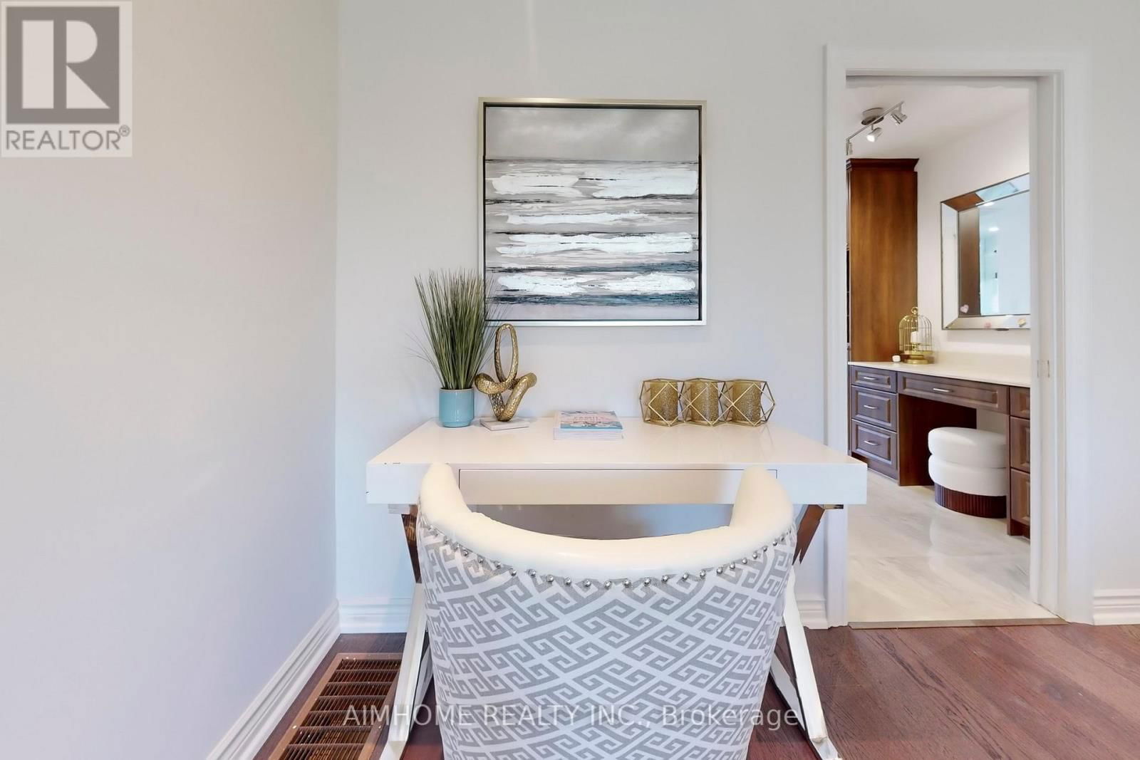 24 TILMAN CIRCLE Image 27