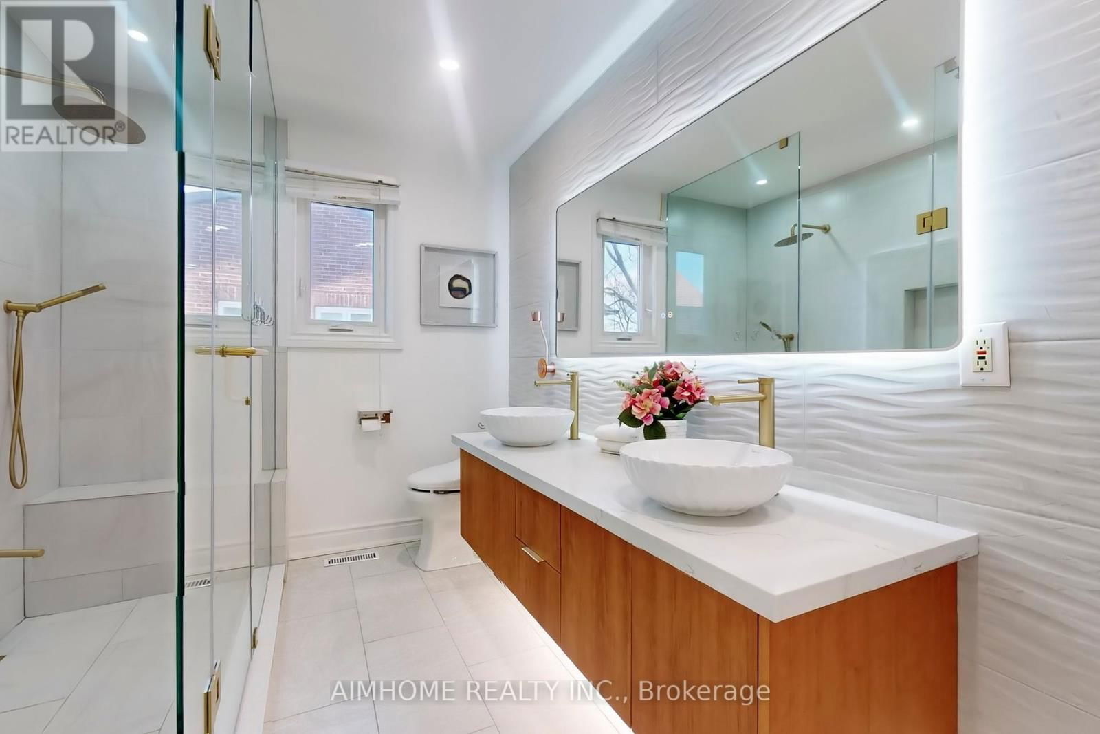 24 TILMAN CIRCLE Image 35