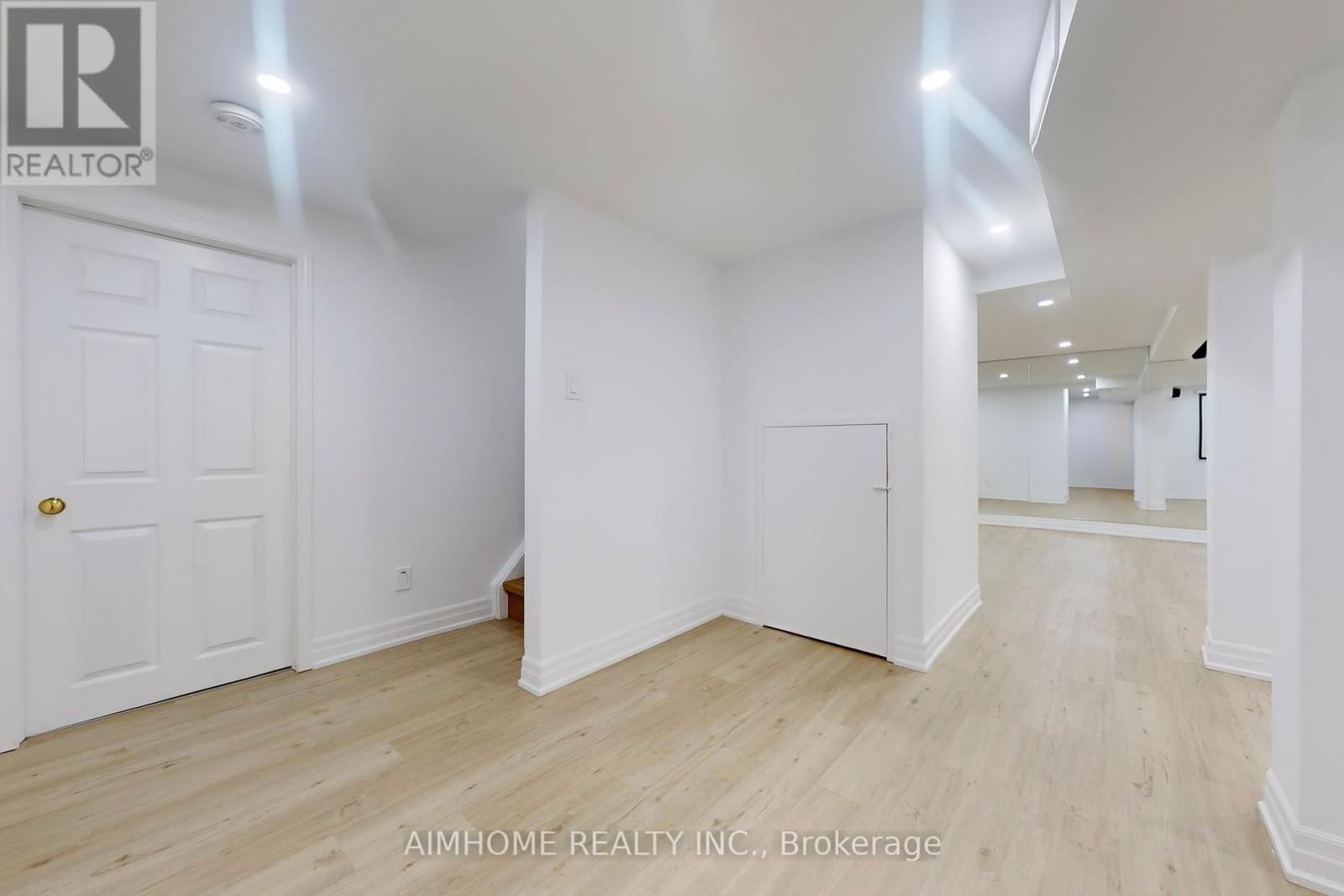 24 TILMAN CIRCLE Image 36