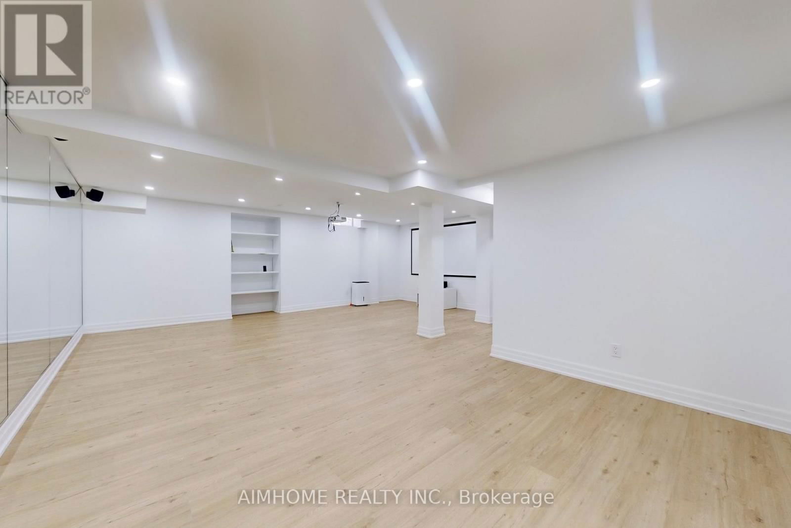 24 TILMAN CIRCLE Image 37