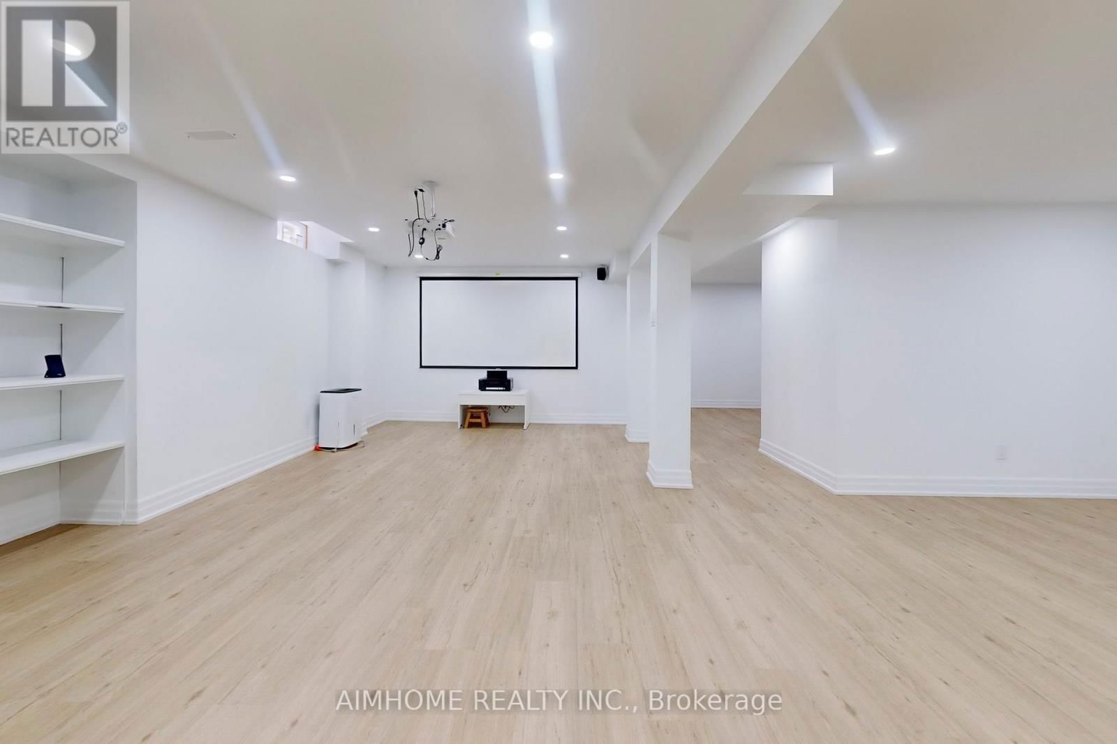 24 TILMAN CIRCLE Image 38
