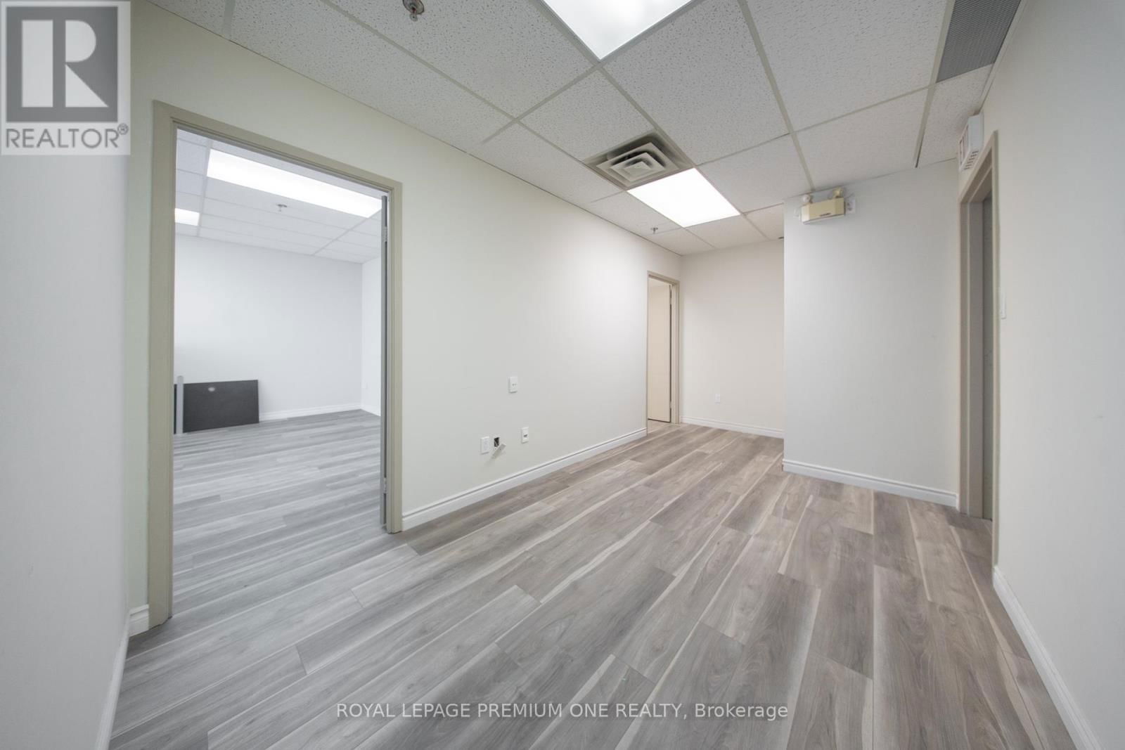 16 (Upper) - 65 WOODSTREAM BOULEVARD Image 10