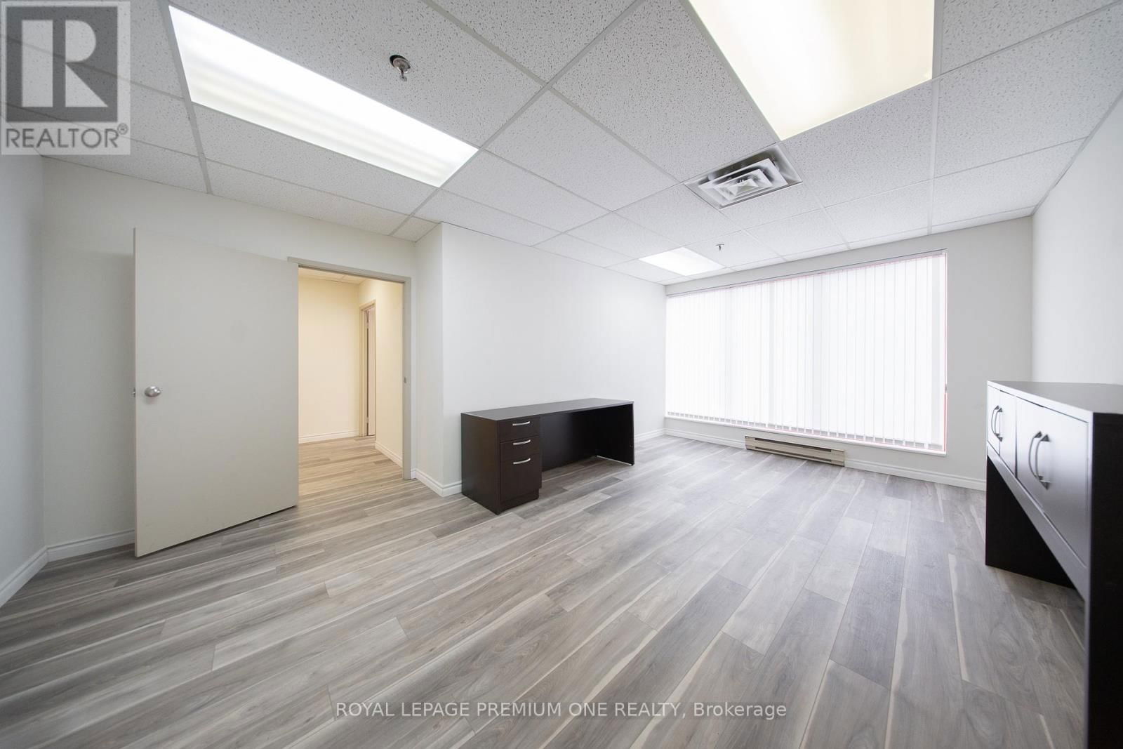 16 (Upper) - 65 WOODSTREAM BOULEVARD Image 14