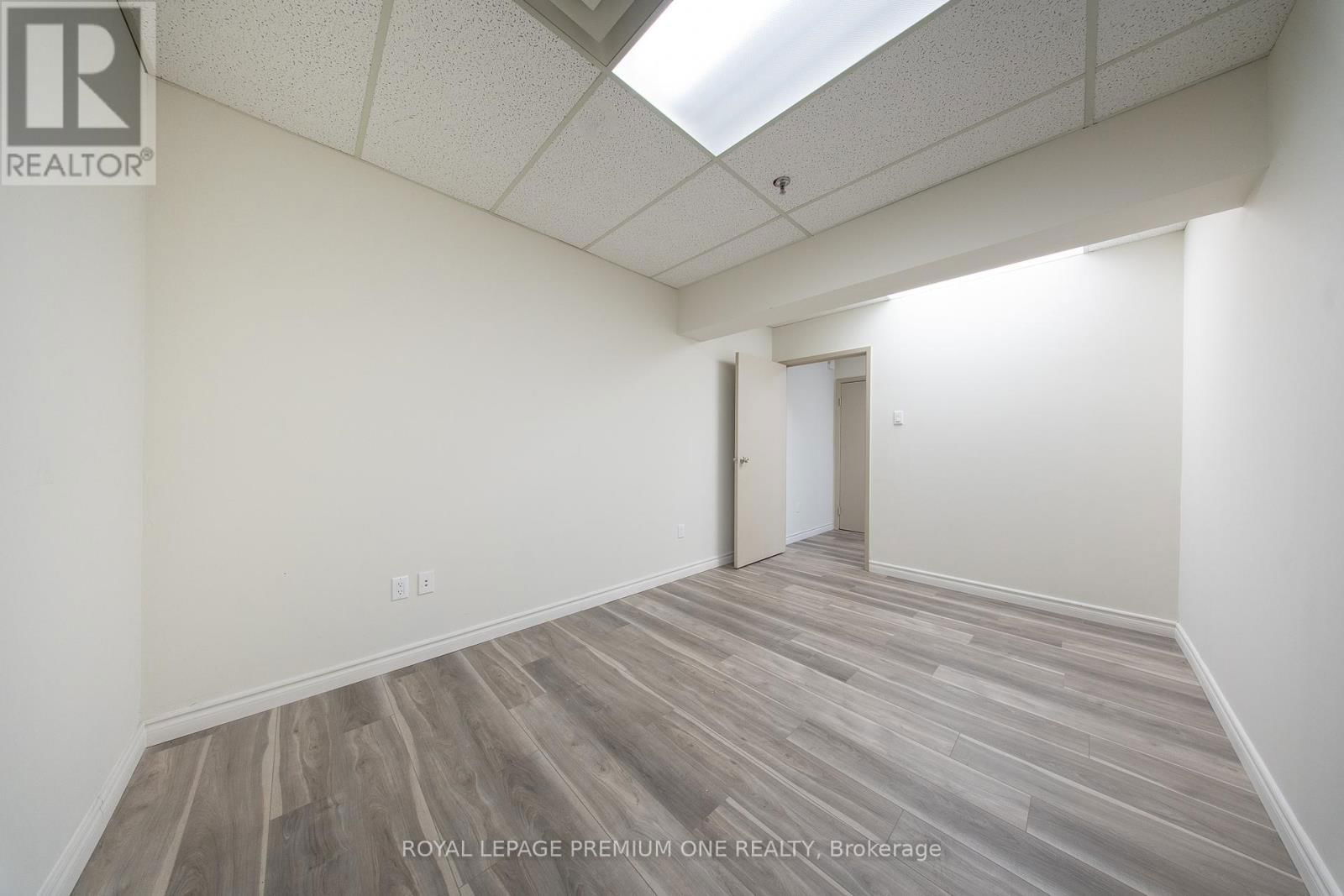 16 (Upper) - 65 WOODSTREAM BOULEVARD Image 7