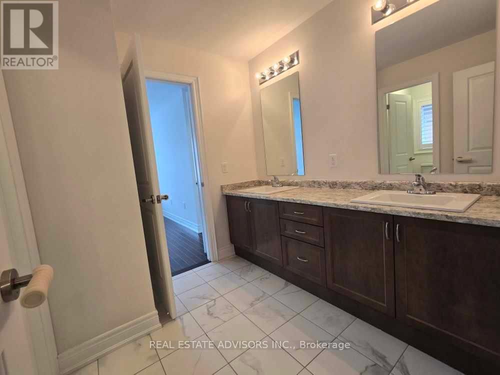 135 BEN SINCLAIR AVENUE Image 24