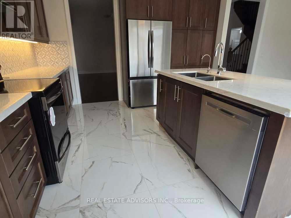 135 BEN SINCLAIR AVENUE Image 9