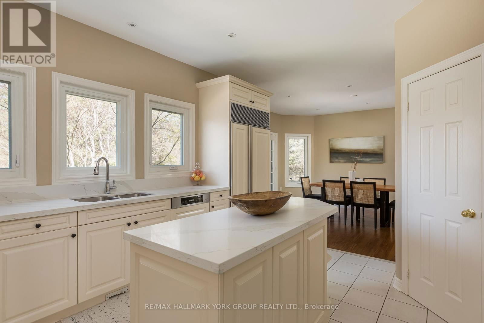52 FORESTER CRESCENT Image 13