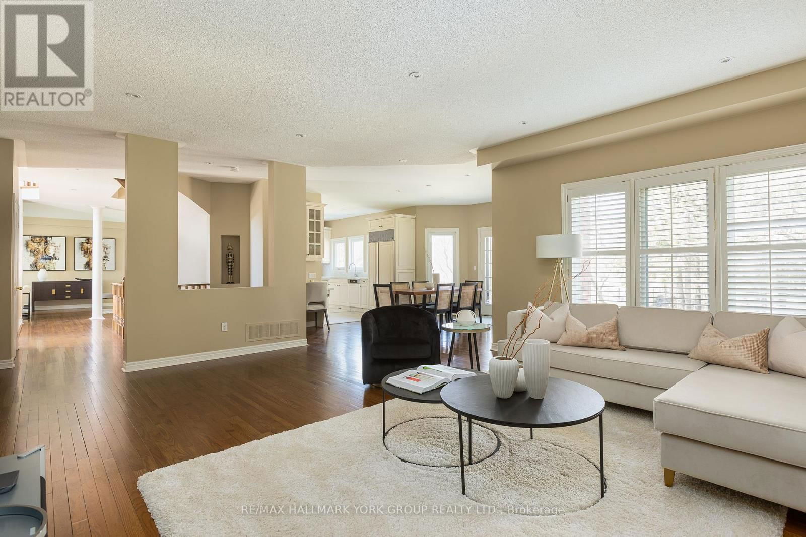 52 FORESTER CRESCENT Image 17