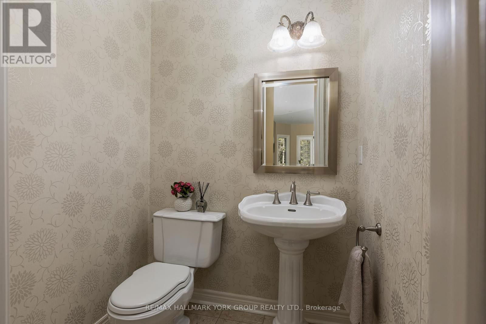 52 FORESTER CRESCENT Image 18