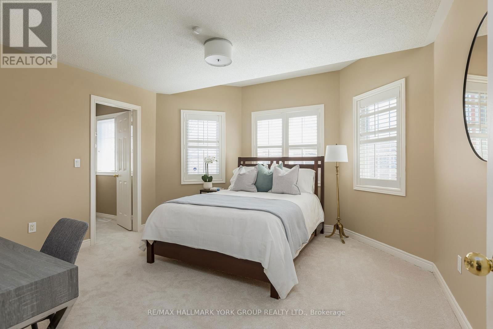 52 FORESTER CRESCENT Image 27