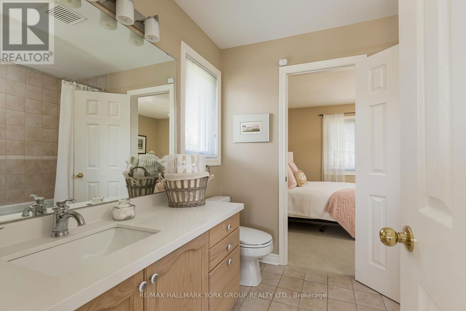 52 FORESTER CRESCENT Image 30