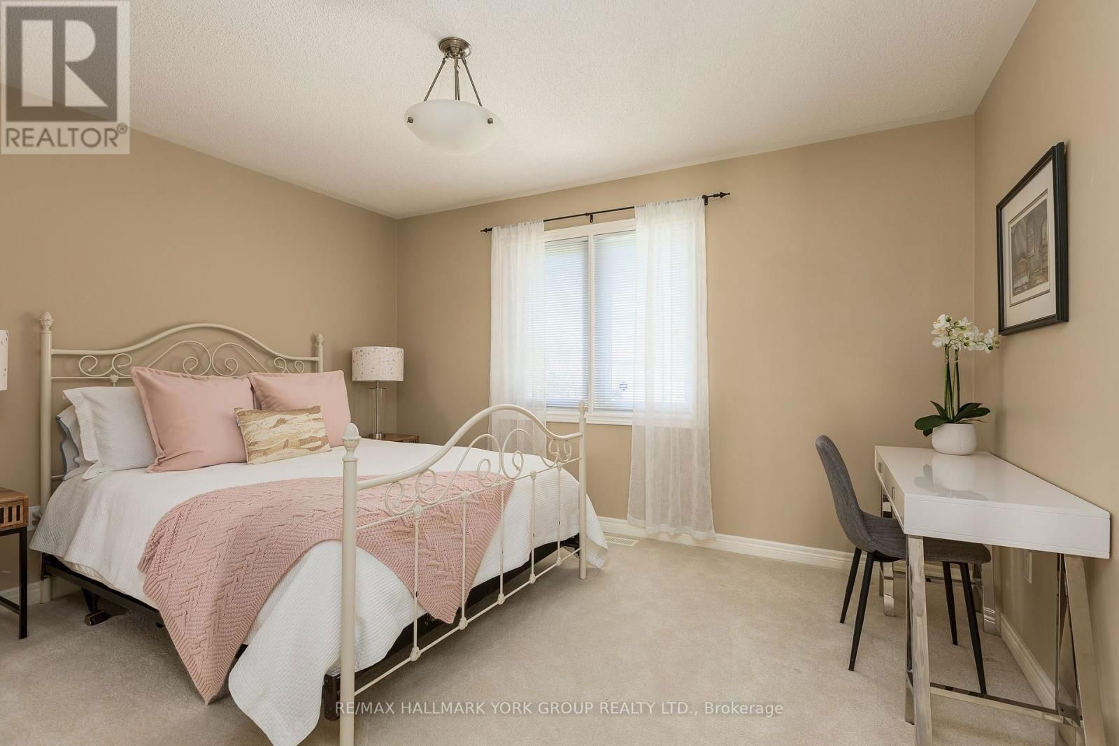 52 FORESTER CRESCENT Image 31
