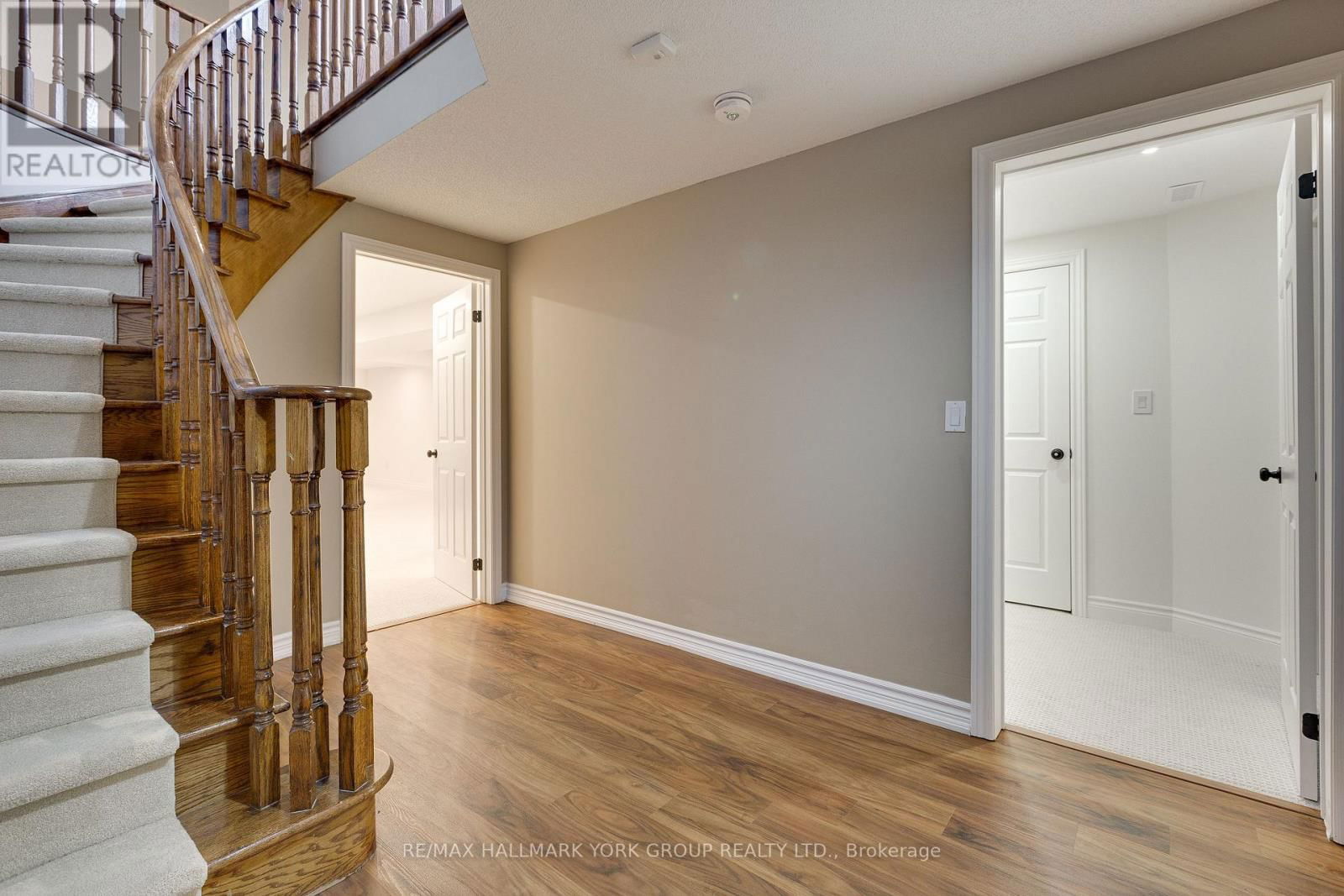 52 FORESTER CRESCENT Image 32