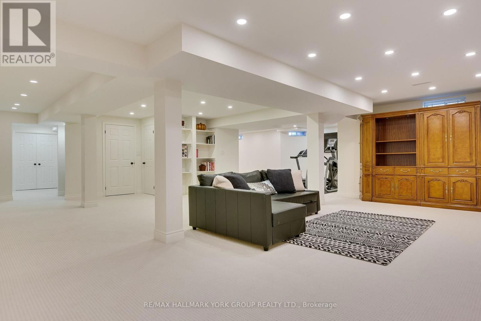 52 FORESTER CRESCENT Image 34