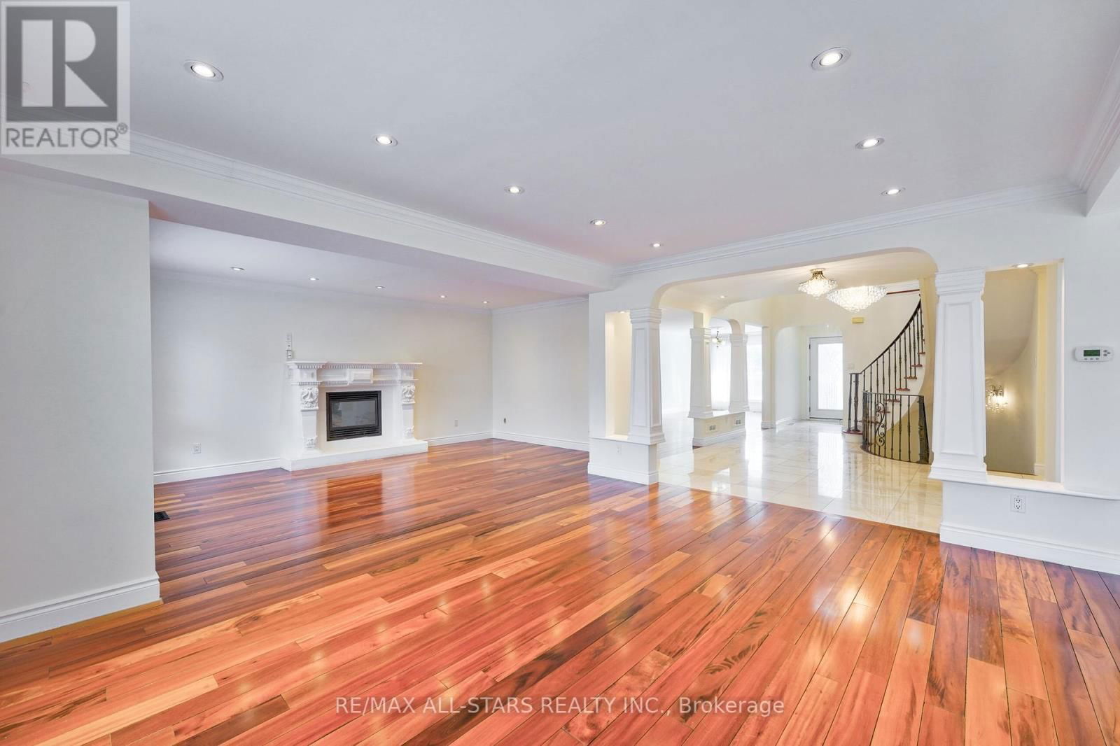 2227 RODICK ROAD Image 10
