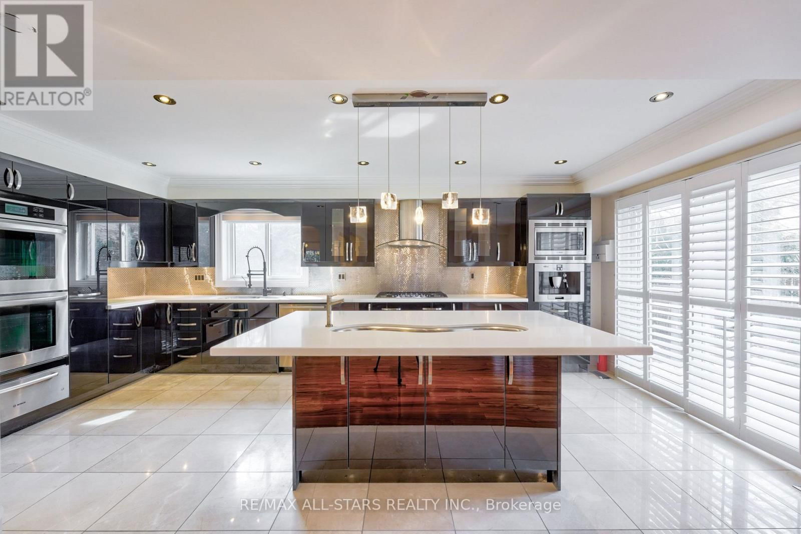 2227 RODICK ROAD Image 13