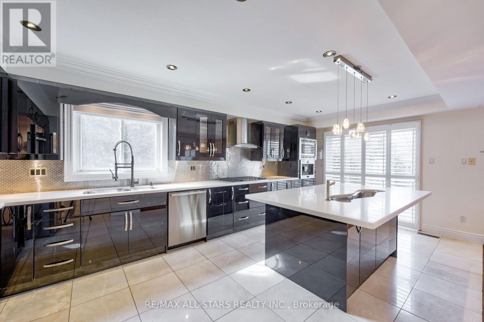 2227 RODICK ROAD Image 14