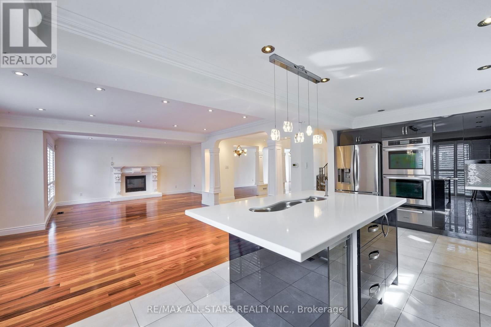 2227 RODICK ROAD Image 15