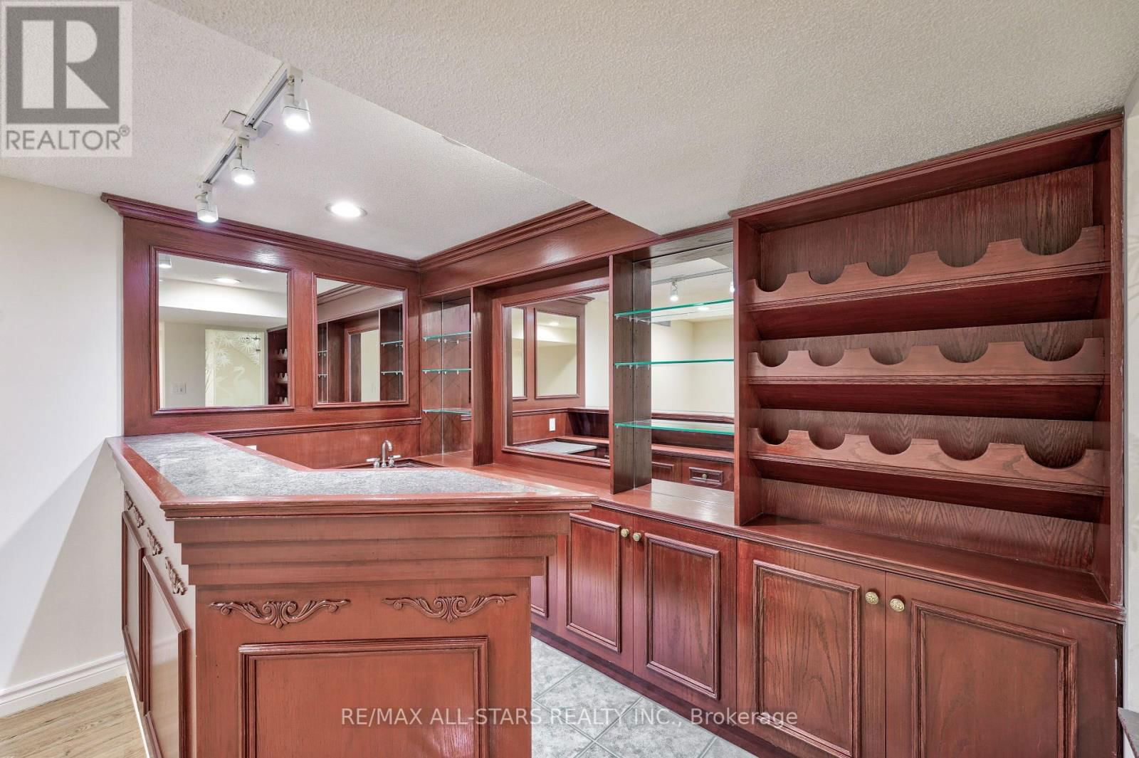 2227 RODICK ROAD Image 32