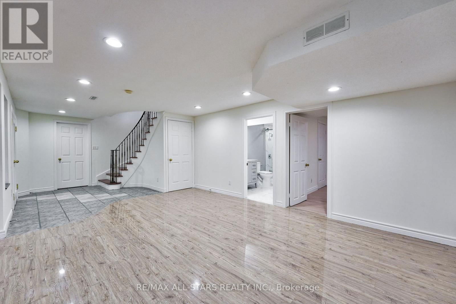 2227 RODICK ROAD Image 33