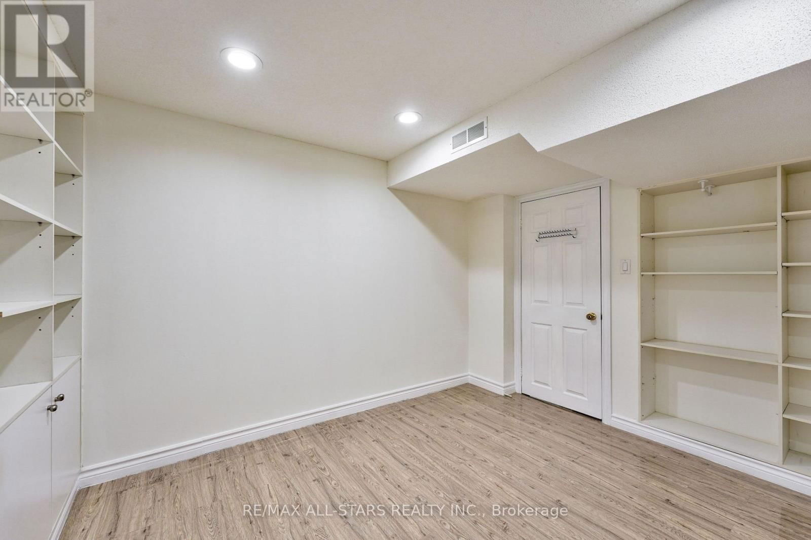 2227 RODICK ROAD Image 36