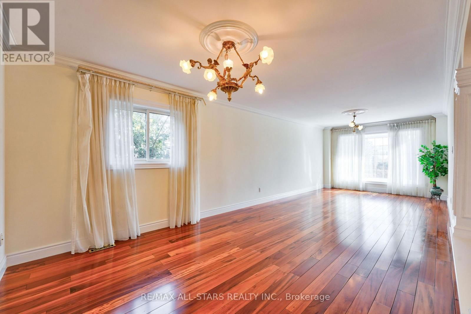 2227 RODICK ROAD Image 5