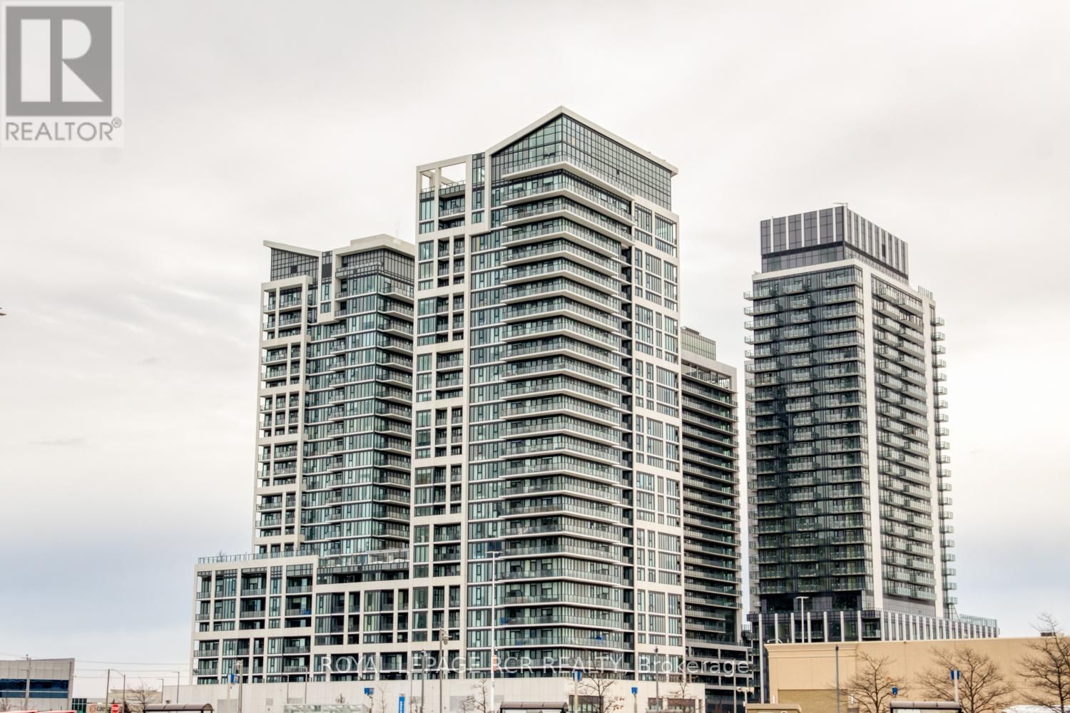 425 - 9000 JANE STREET Image 3
