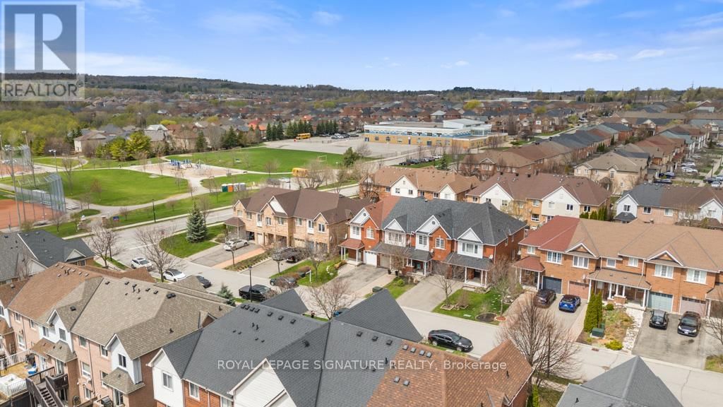 60 HARTFORD CRESCENT Image 28