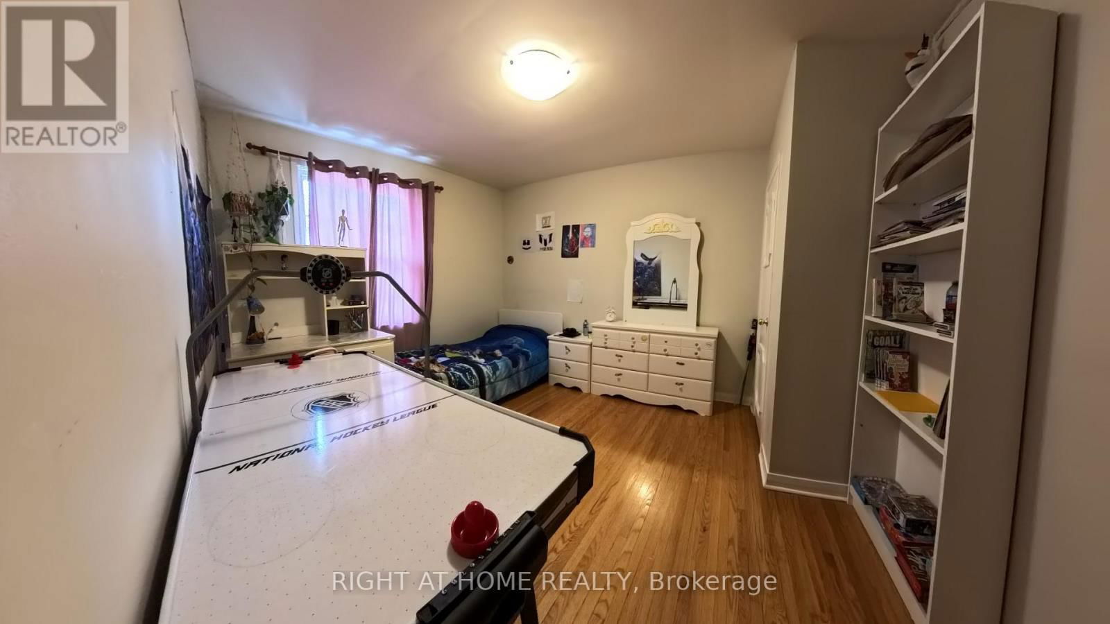 190 BEECHWOOD CRESCENT Image 12