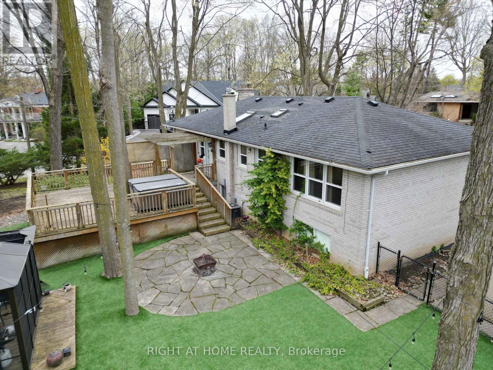190 BEECHWOOD CRESCENT Image 18