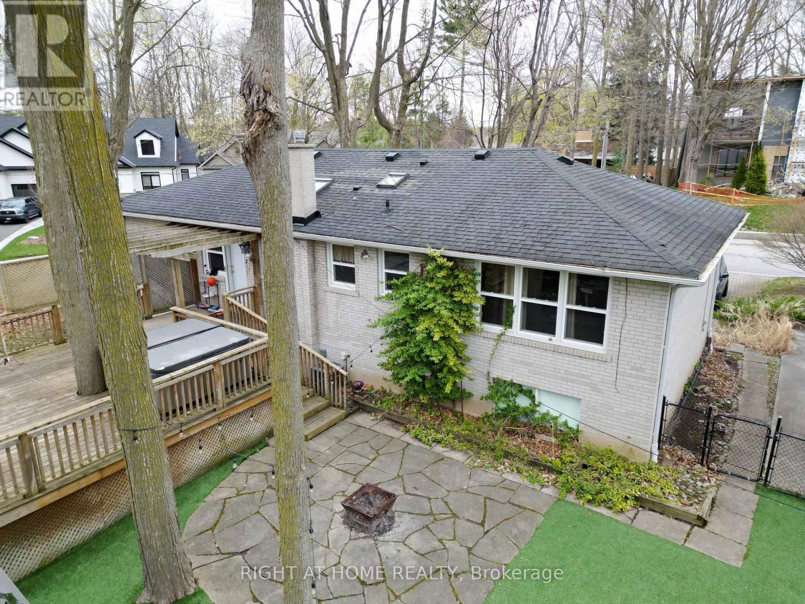 190 BEECHWOOD CRESCENT Image 20
