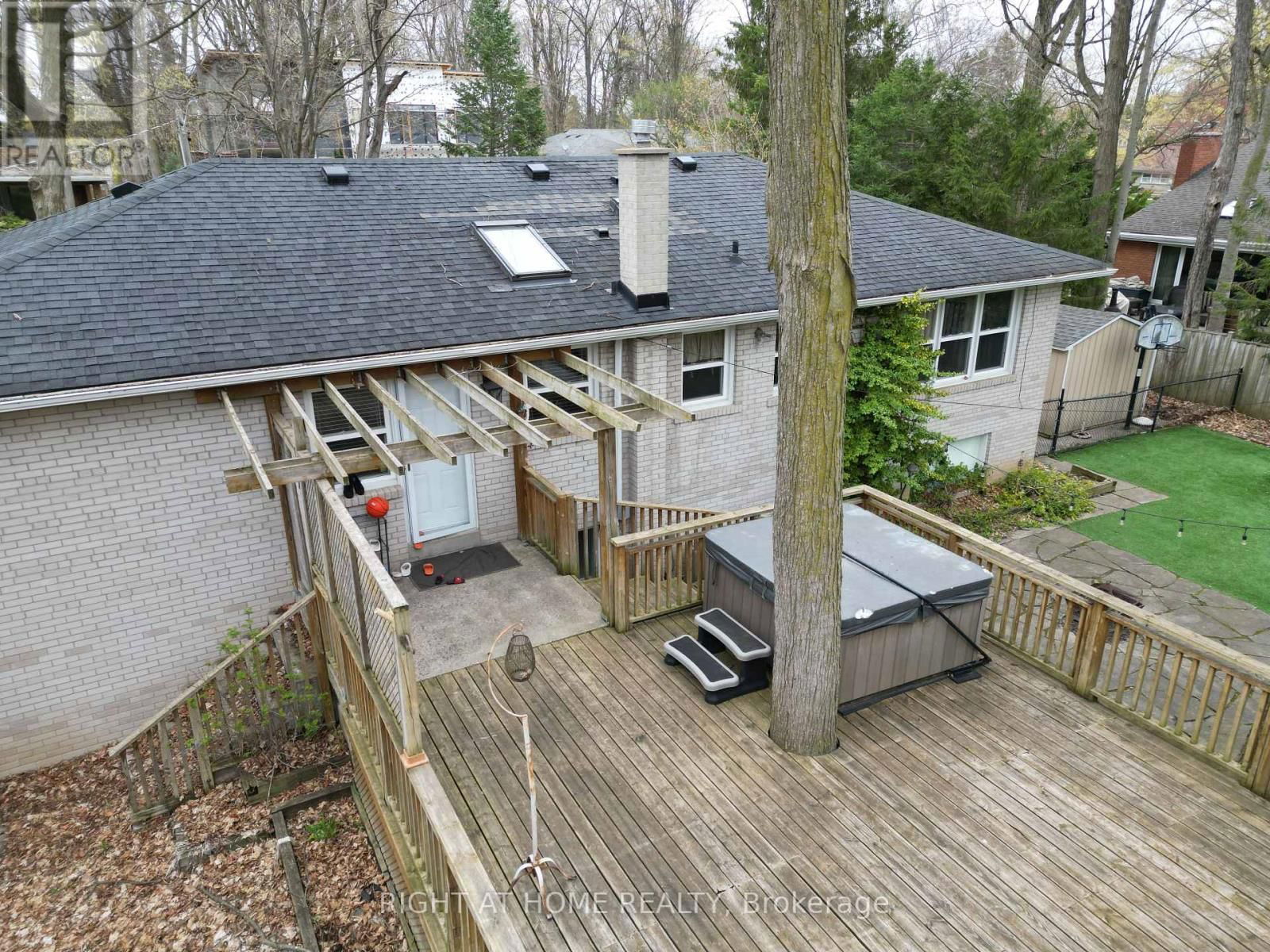 190 BEECHWOOD CRESCENT Image 22