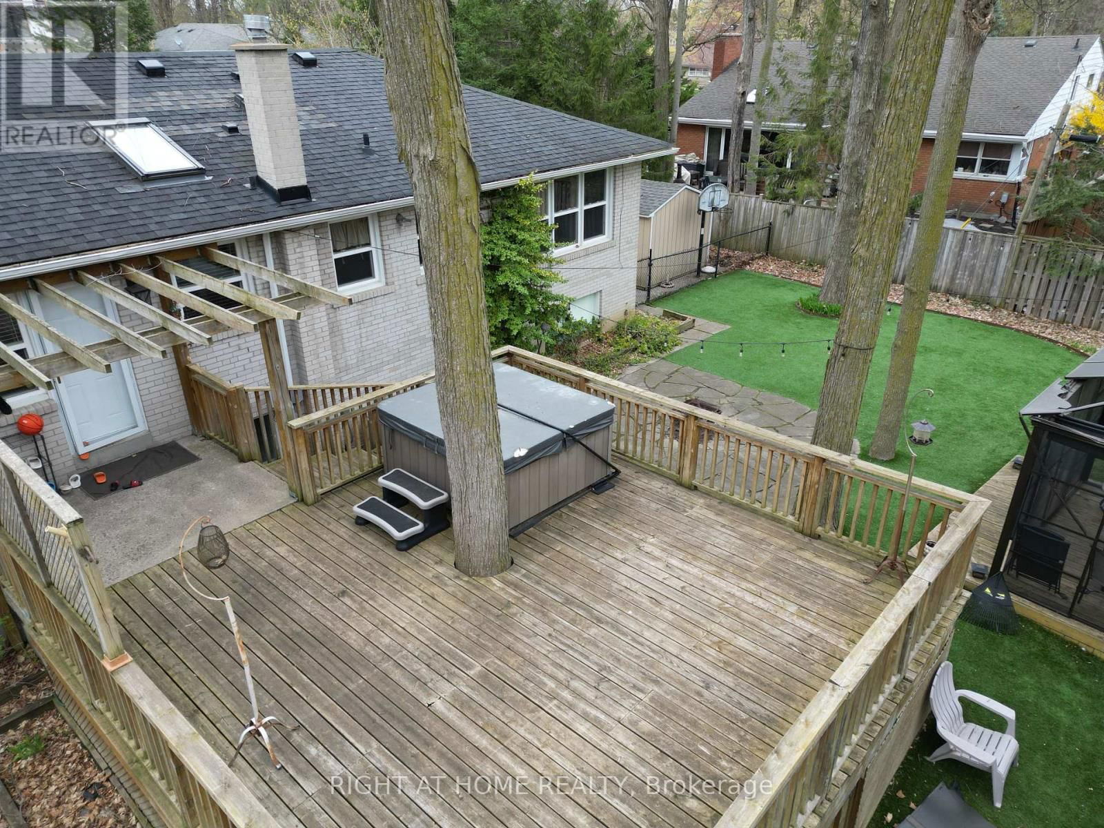 190 BEECHWOOD CRESCENT Image 23