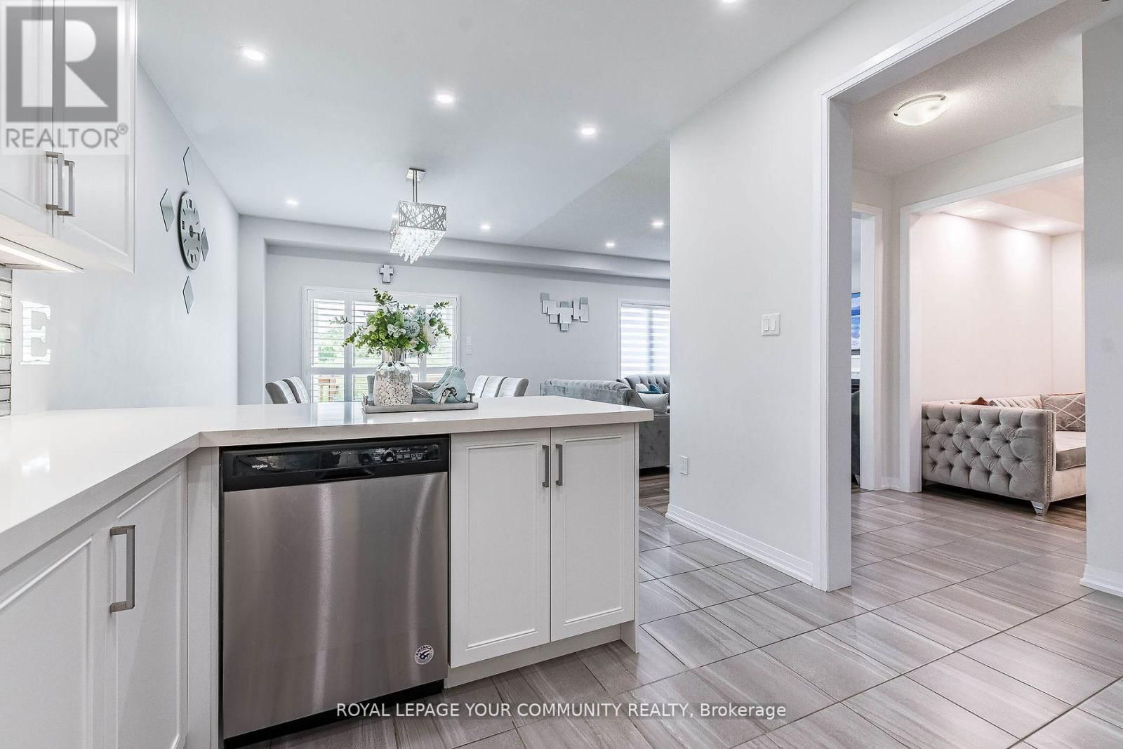 259 CHELSEA CRESCENT Image 14
