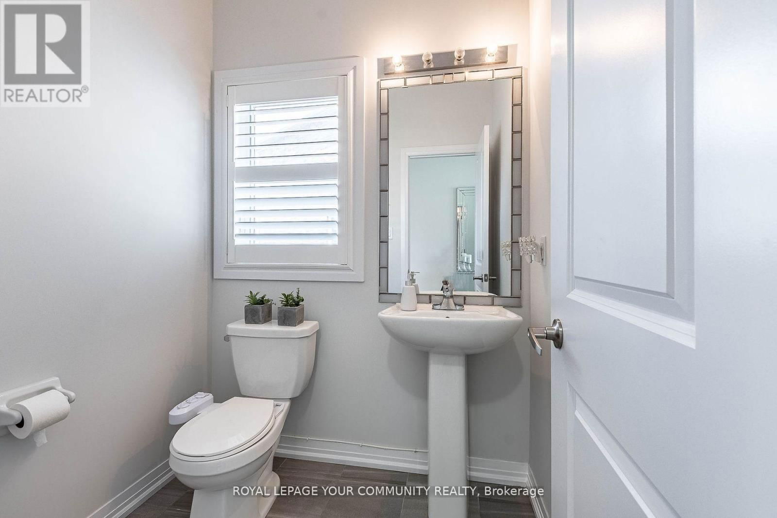 259 CHELSEA CRESCENT Image 17
