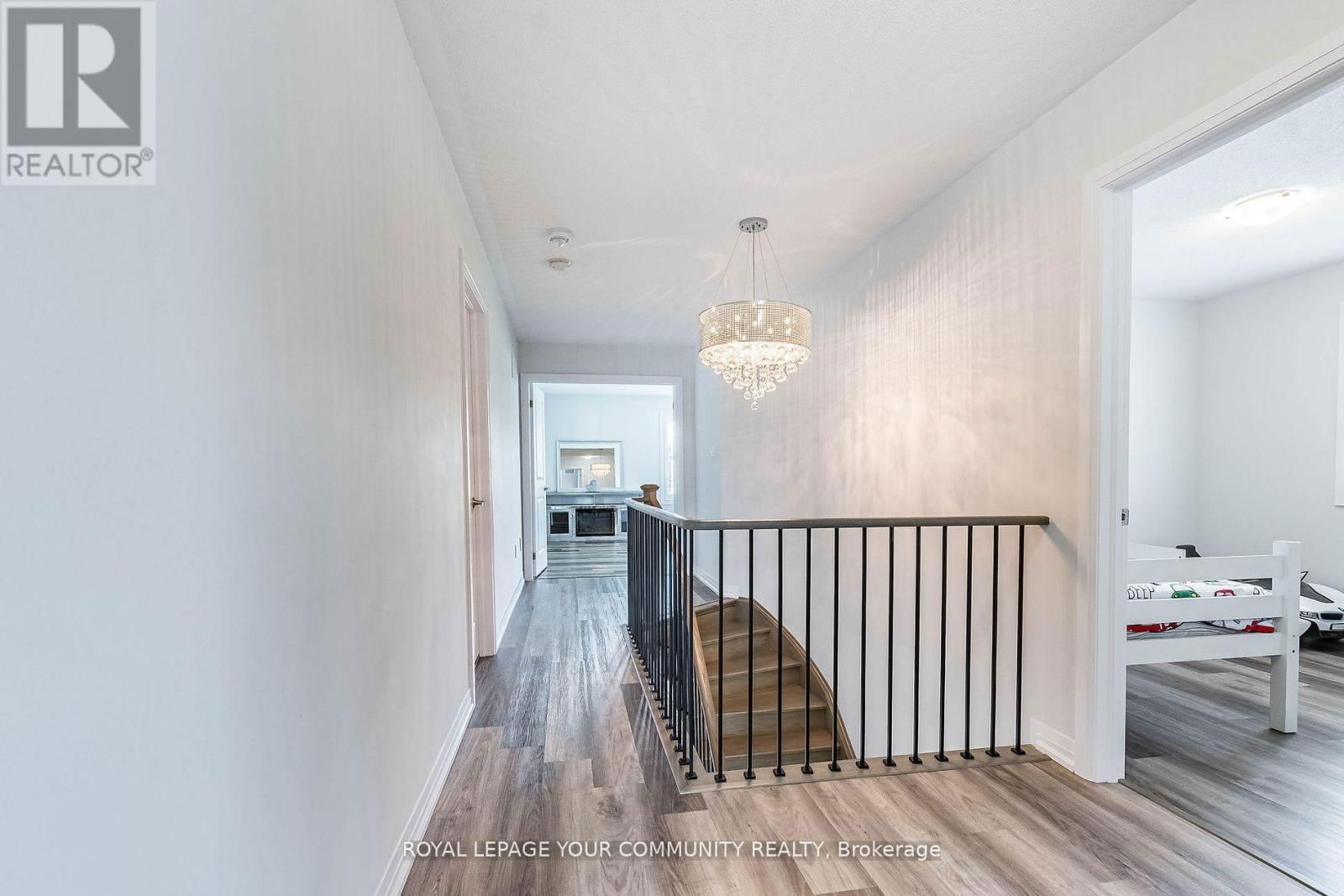 259 CHELSEA CRESCENT Image 19