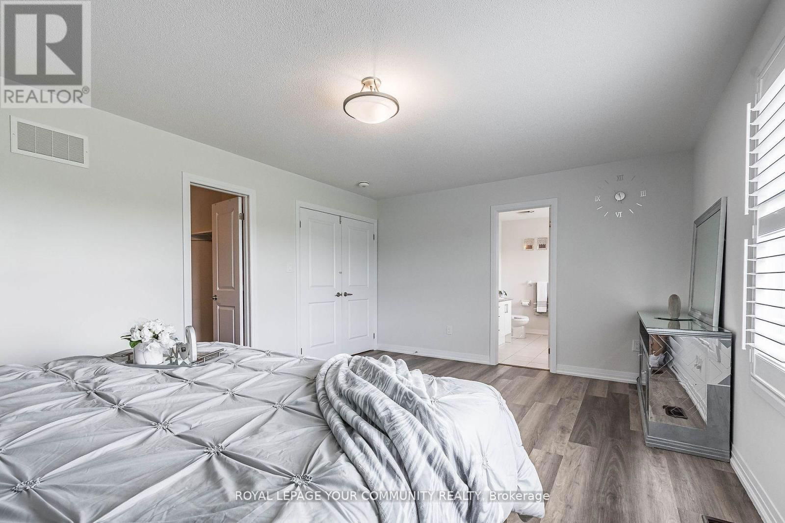 259 CHELSEA CRESCENT Image 22