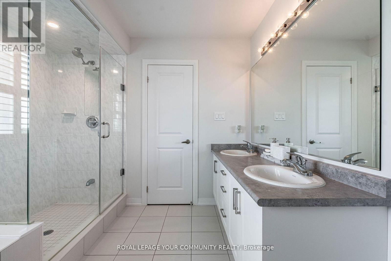 259 CHELSEA CRESCENT Image 25