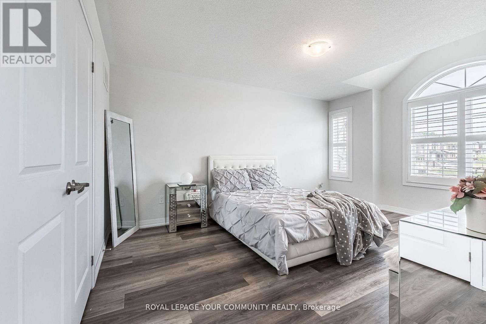 259 CHELSEA CRESCENT Image 27