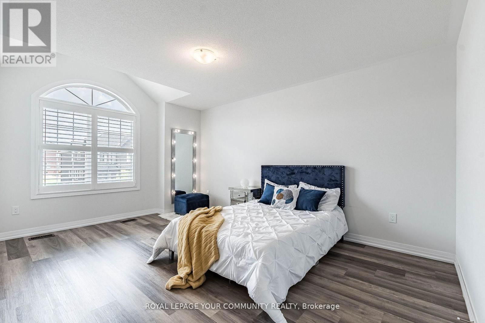 259 CHELSEA CRESCENT Image 31