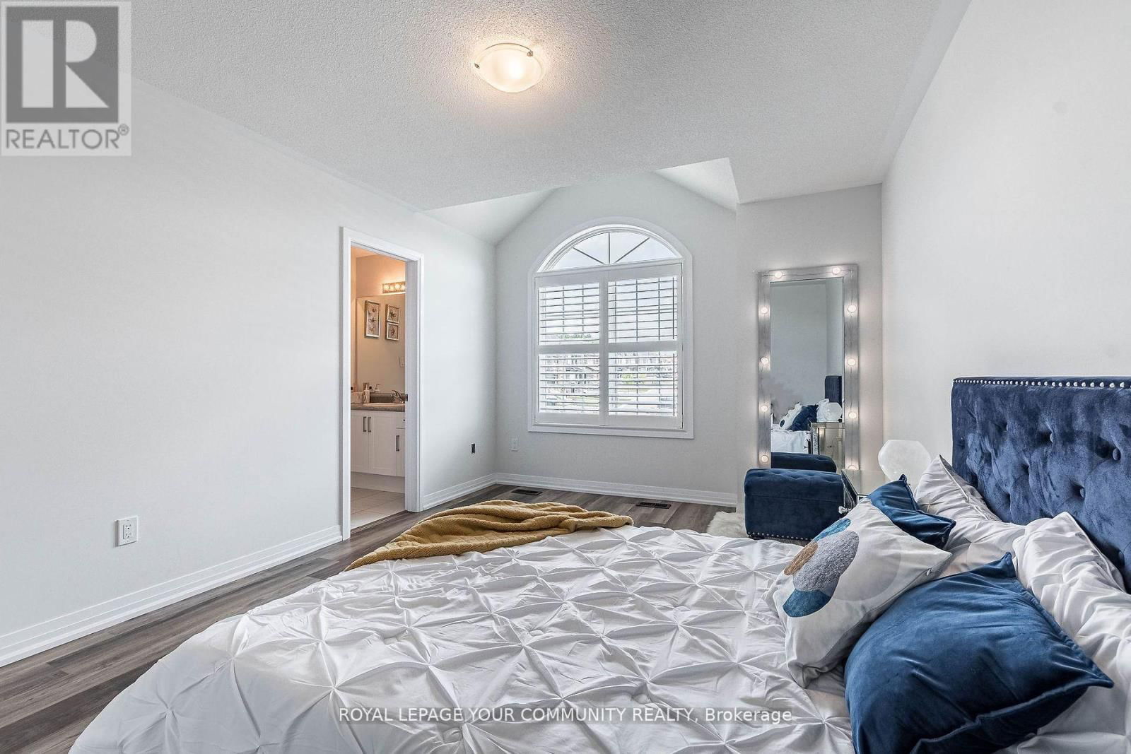 259 CHELSEA CRESCENT Image 32