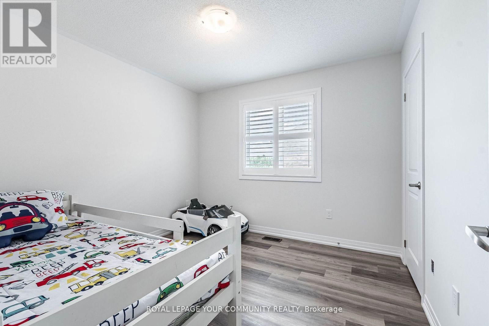 259 CHELSEA CRESCENT Image 33