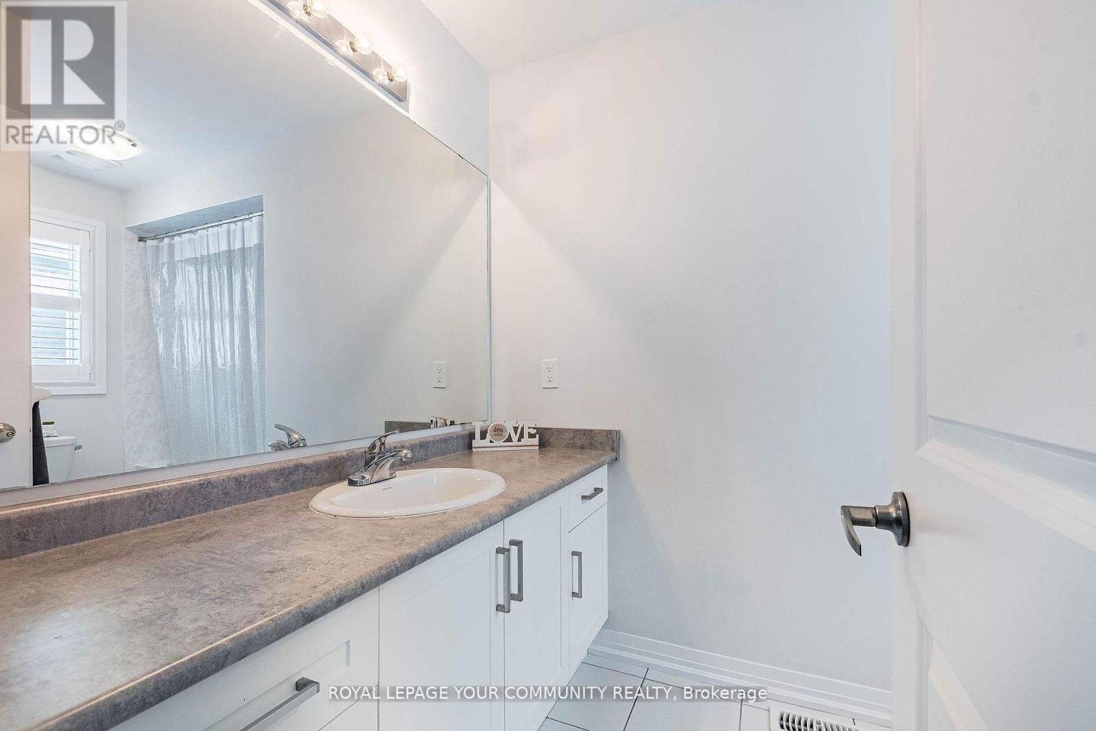 259 CHELSEA CRESCENT Image 35