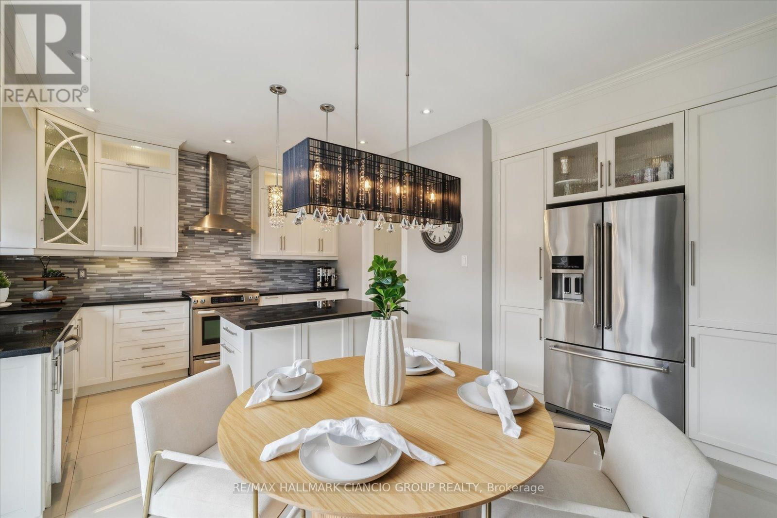 32 MAPLEBANK CRESCENT Image 12