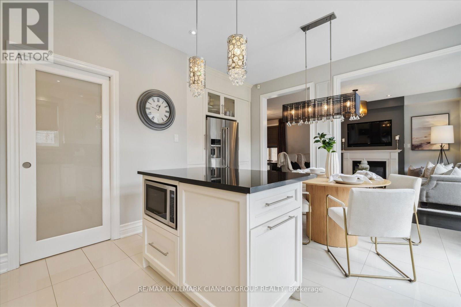 32 MAPLEBANK CRESCENT Image 16